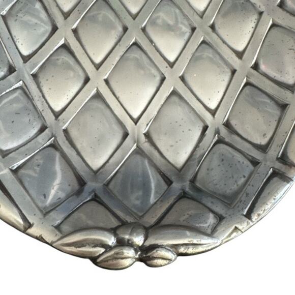 Hawaiian Treasures Carved Aluminum Pineapple Footed  Tray - Picture 6 of 9